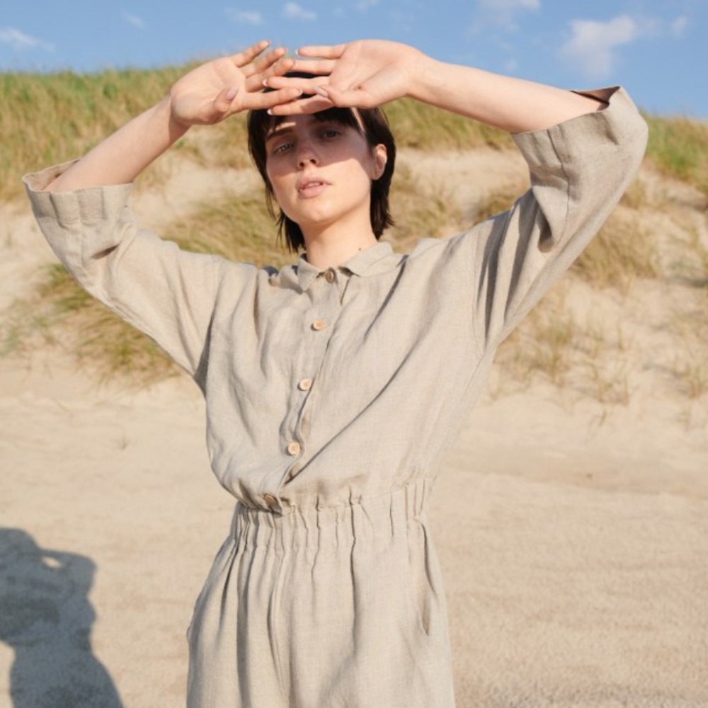 Linenfox jumpsuit with wooden buttons in natural linen